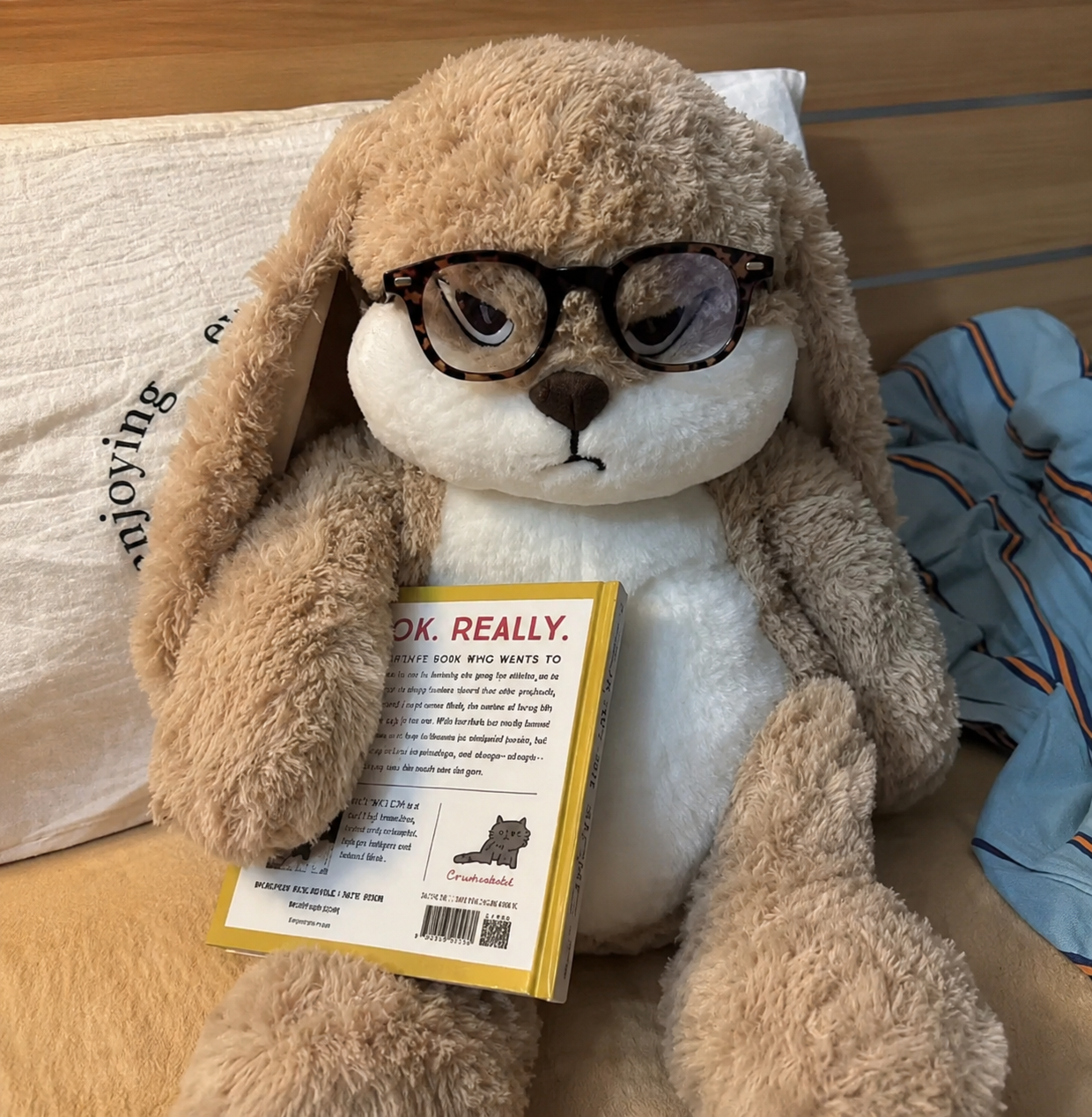 Conejo de peluche enfadado BunnyMood™